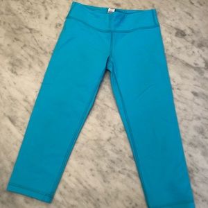 Ivivva crop leggings for girl 10 years old.
